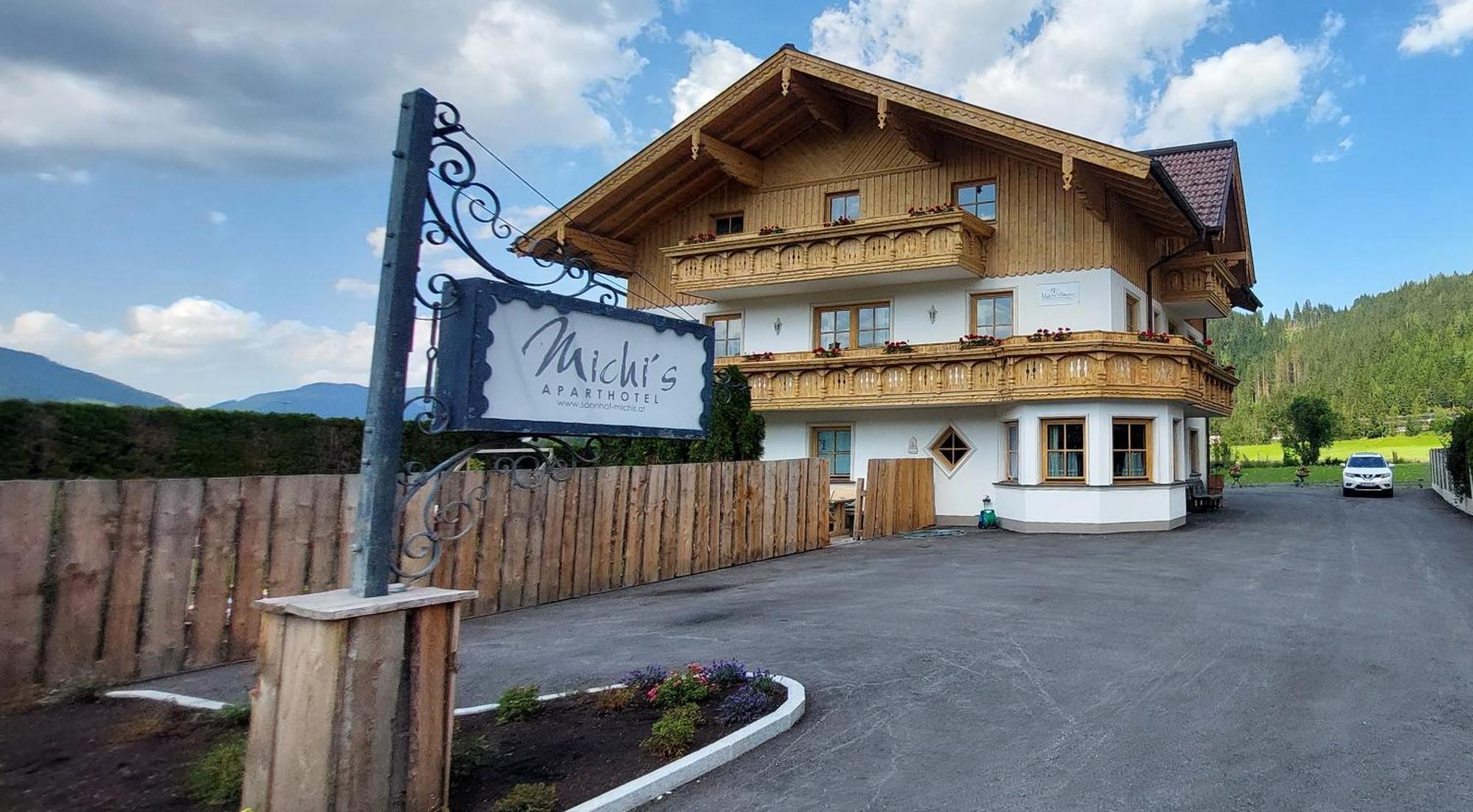 Michis Aparthotel Флахау Экстерьер фото